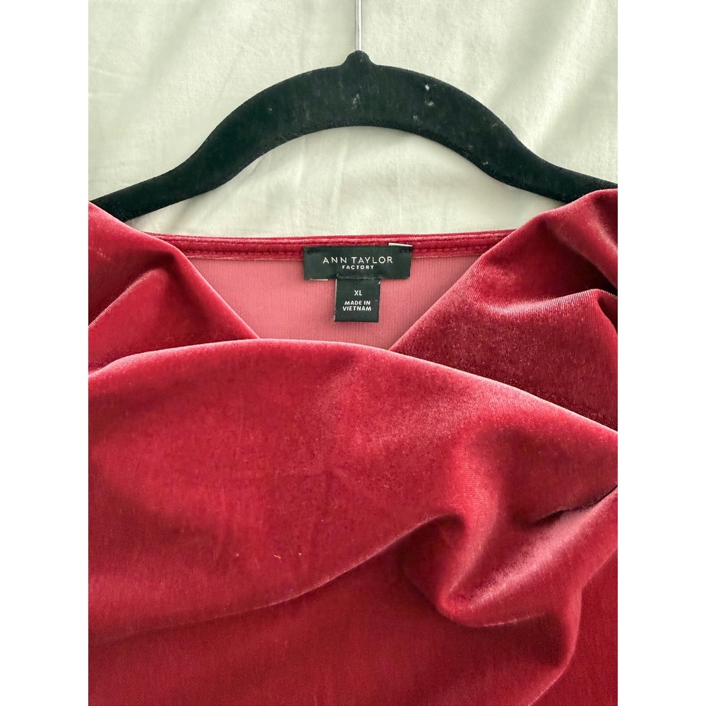 Ann Taylor XL Berry Velvet Cowl Neck Top 90s Y2K Cocktail Going Out - Picture 5 of 6